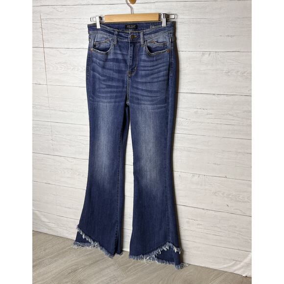 Judy Blue Jeans Womens Size 7/28 Medium Wash Tulip Raw Hem Cotton Blend - Picture 5 of 16